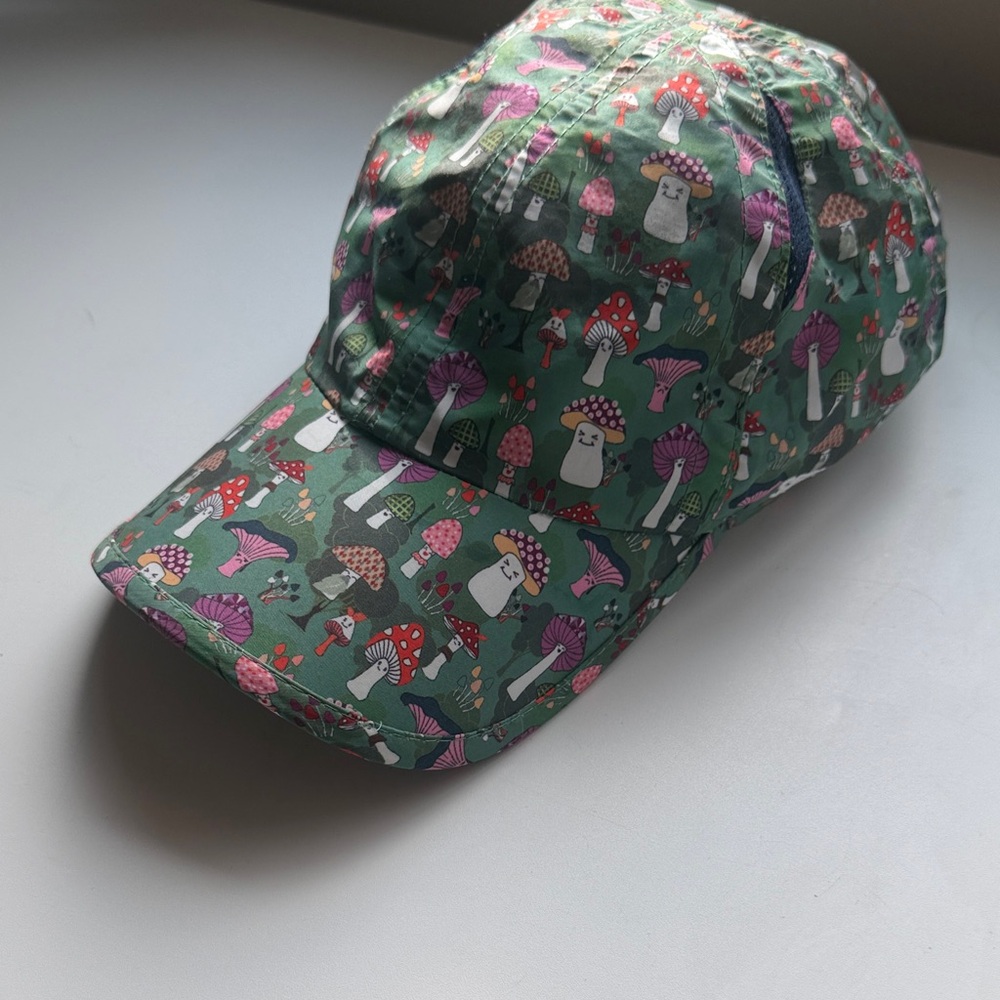 Sprints Mushroom Running Hat